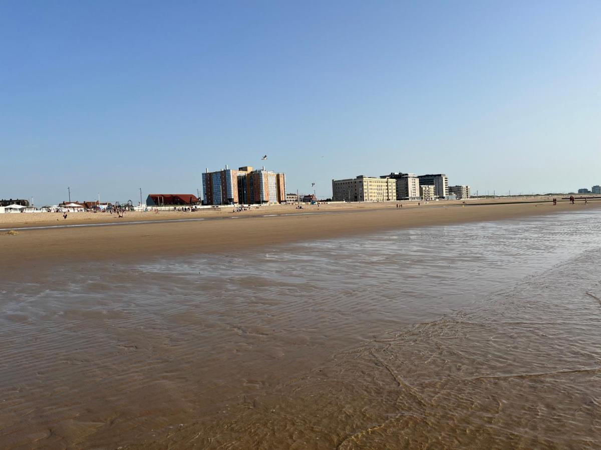 Frontaal Zeezicht In Appartement De Strandjutter Ostende Exterior foto