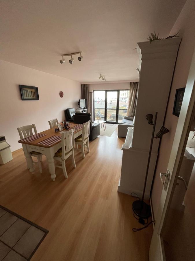 Frontaal Zeezicht In Appartement De Strandjutter Ostende Exterior foto