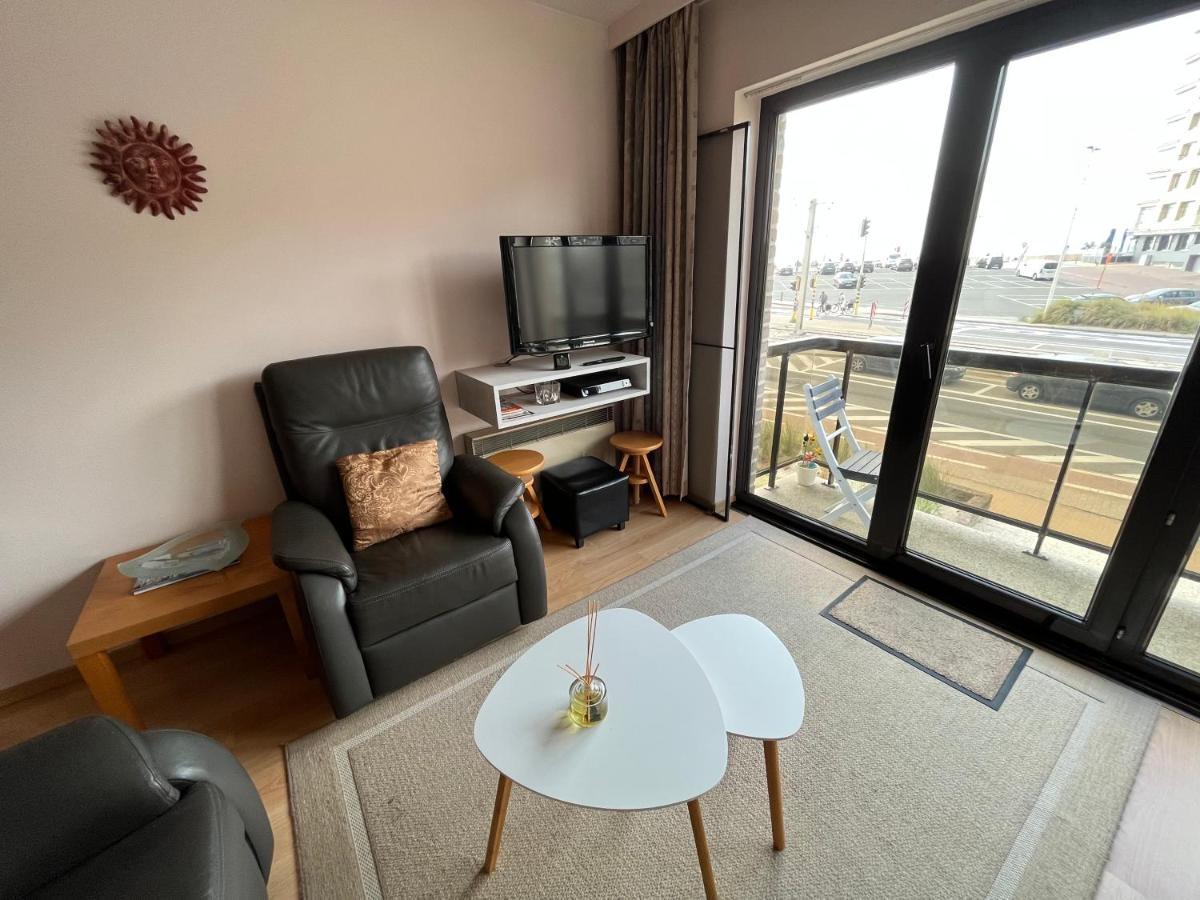 Frontaal Zeezicht In Appartement De Strandjutter Ostende Exterior foto