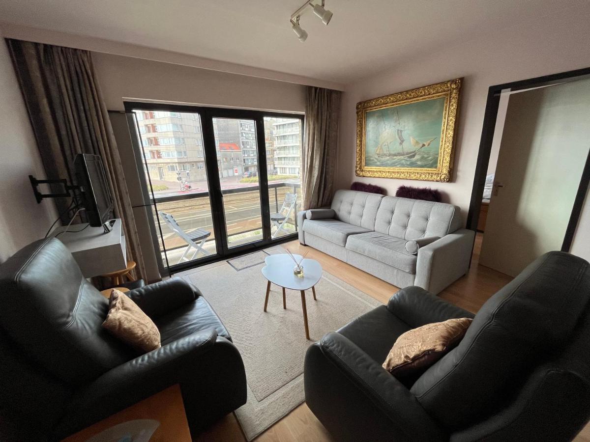 Frontaal Zeezicht In Appartement De Strandjutter Ostende Exterior foto